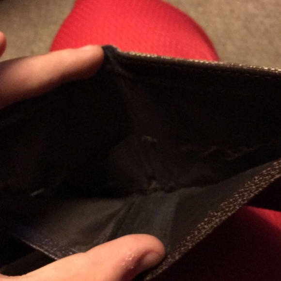 Mint condition Gucci wallet - Picture 4 of 5